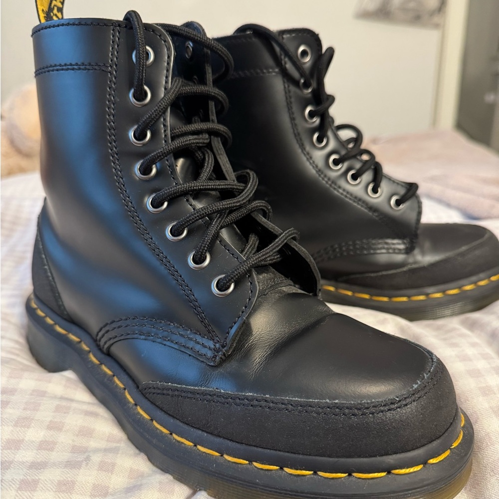 Dr Martens Size 7US only used 3 times they hurt my feet because theyre too small
